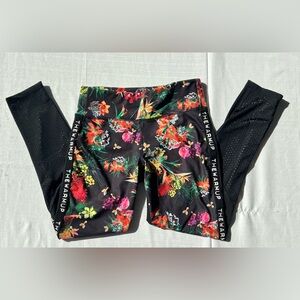Jessica Simpson Black tropical Floral The Warmup active Leggings Medium D20